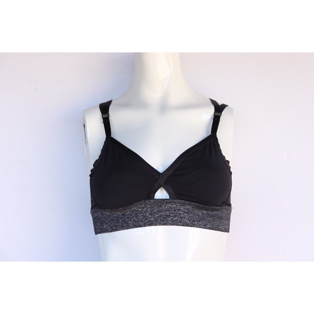 Lululemon Women’s Size 8 Medium Black Sports Bra Criss Cross Back Straps Bra Top